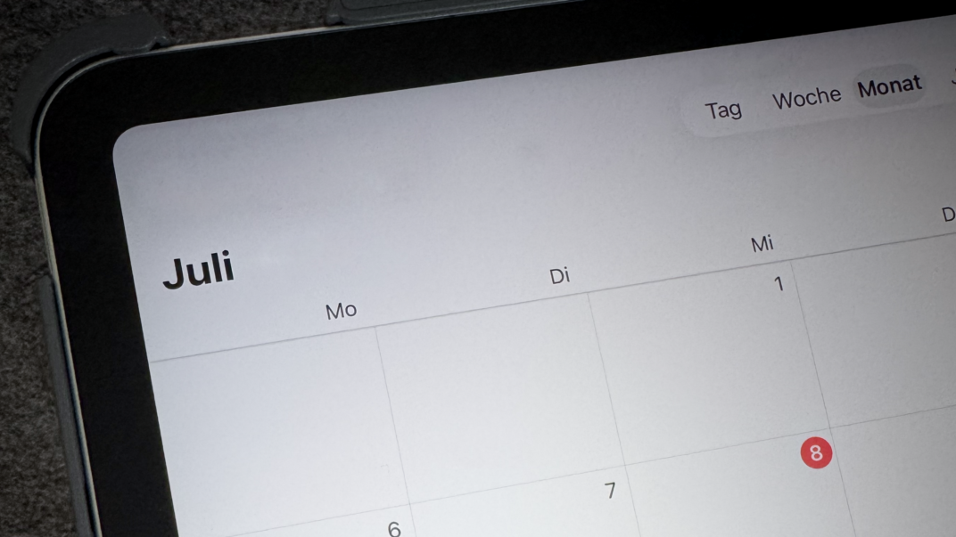 Kalenderansicht (Monatsansicht Juli) auf einem iPad