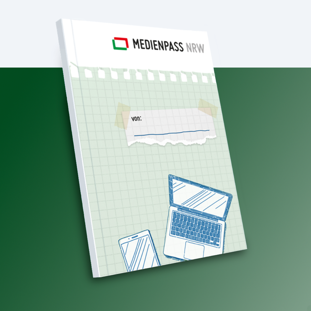 Cover des Medienpass NRW: Heft mit kariertem Hintergrund, Namensfeld „von:", Illustrationen von Smartphone und Laptop sowie dem Logo Medienpass NRW