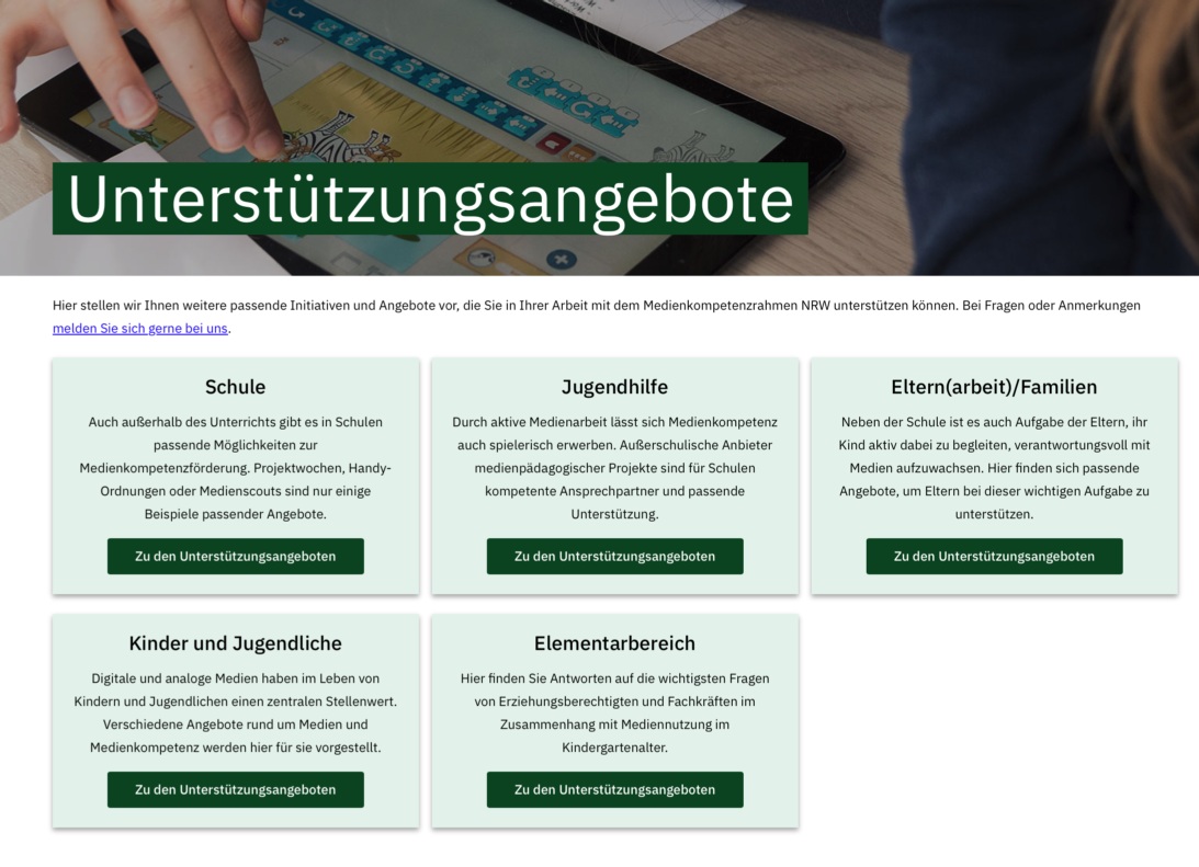 Screenshot der Seite „Unterstützungsangebote" auf medienkompetenzrahmen.nrw mit fünf Themenkarten